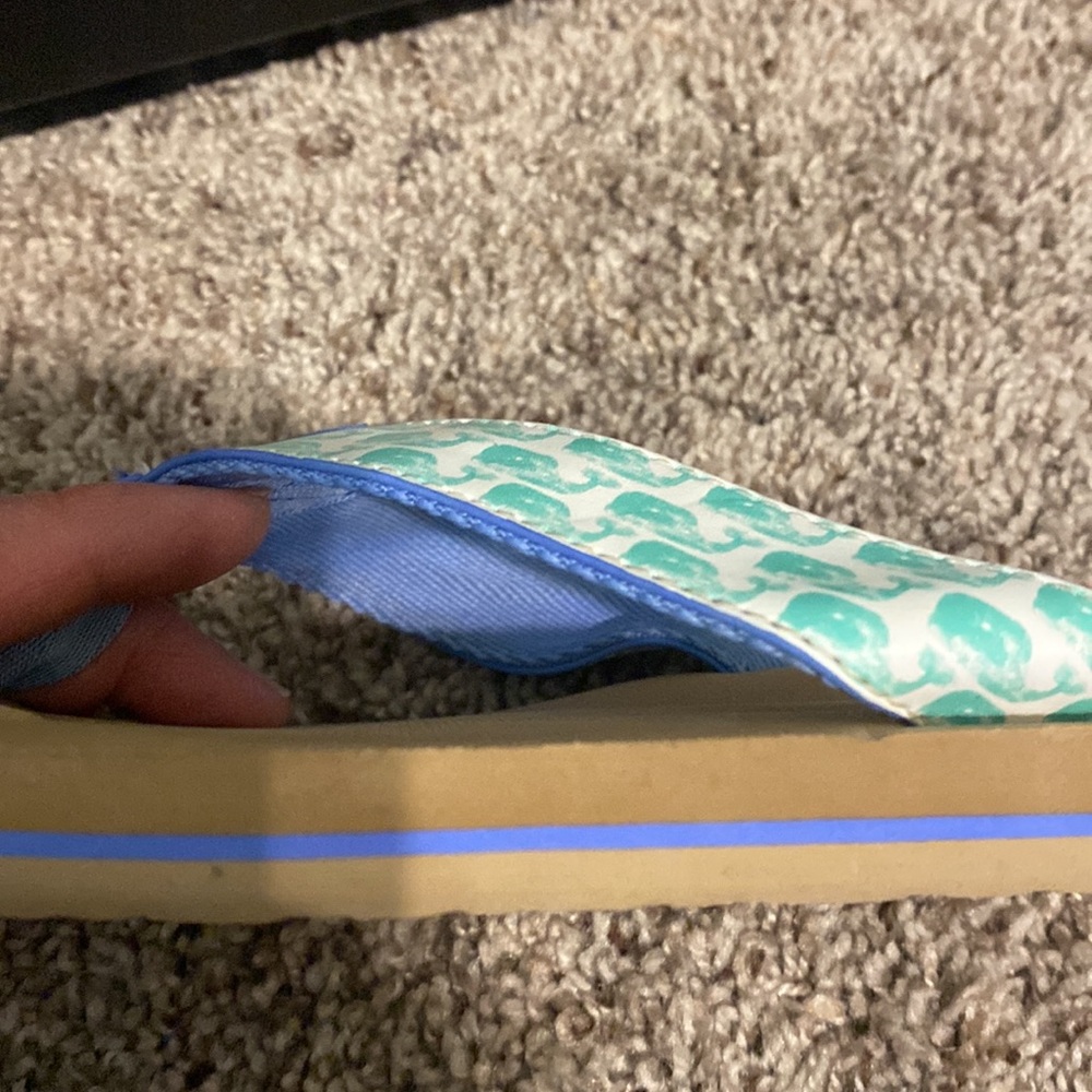Vineyard vines flip-flops- never worn - Picture 4 of 4